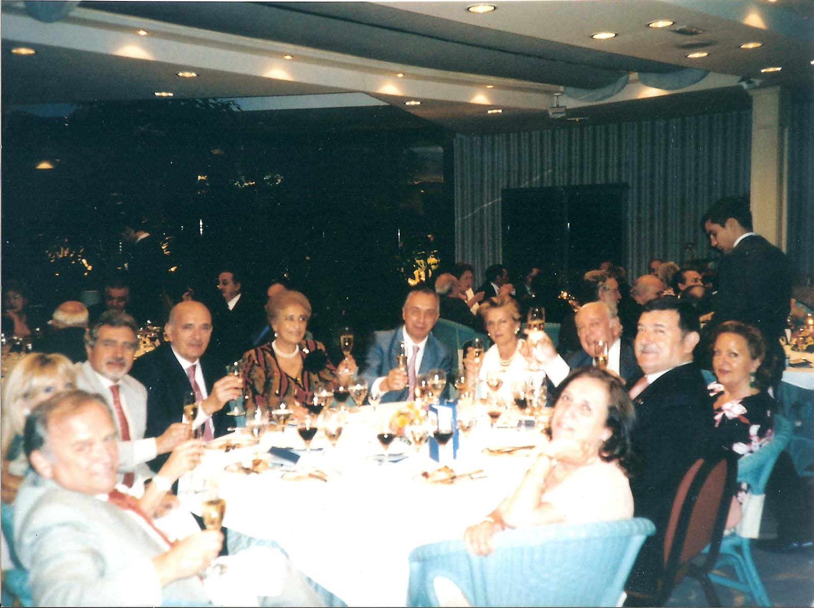 Celebración festiva en homenaje al Dr. Mata.